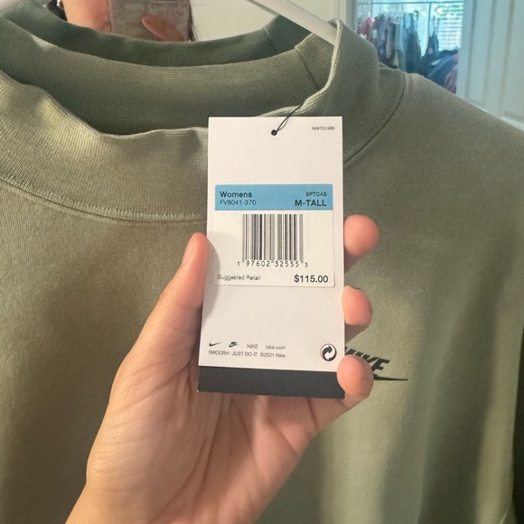 BNWT Women’s Nike Sportswear Tech Fleece Oversized Crew-Neck Sweatshirt - Picture 6 of 8